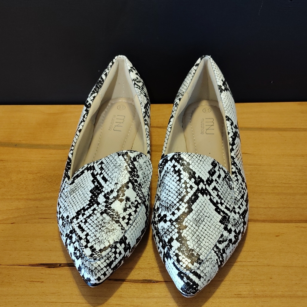 New Musshoe Women's 9.5‎ Snakeskin Patterned Flats - Black & White